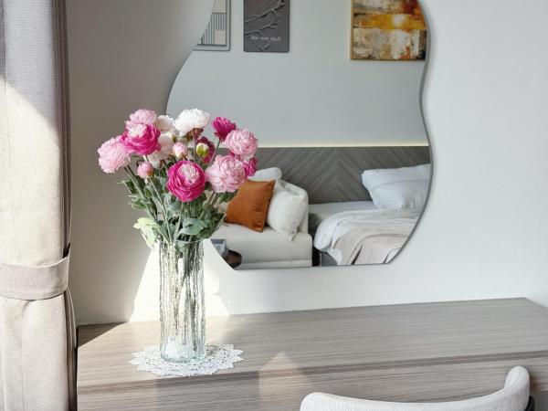 1BR Lake View Studio - Homestay Onsen Ecopark, Rezervovat  Hung Yen SPA hotely, SPA