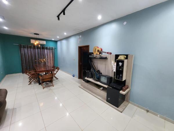 Casa con patio y quincho en Cambyreta Itapua, Rezervovat  Itapua hotely s bazénem, Bazén