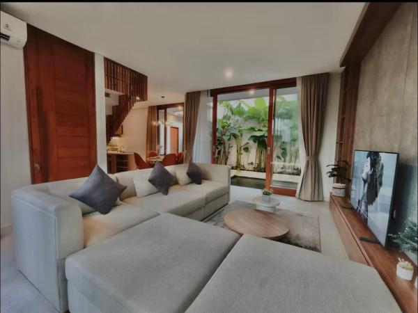 Villa Mirana, Rezervovat  Bali hotely s bazénem, Bazén
