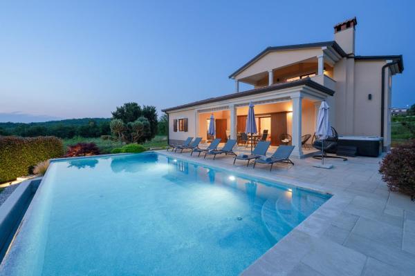 Villa Kadore, Rezervovat  Hotely v Central Istria s parkováním, Parkování