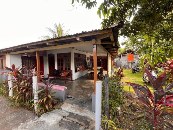 Bunaken Jhon Homestay, Rezervovat  Hotely v Sulawesi s parkováním, Parkování