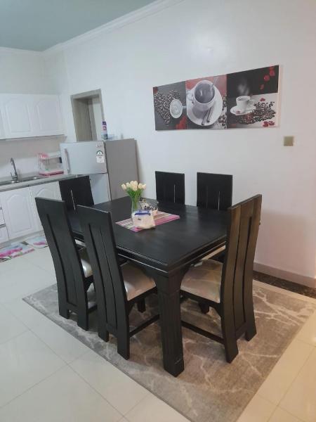 Executive elegantly furnished three bedroom apartment with all modern facilities ,modern swimming pool ,fully equipped gym,children playground and close proximity to major shopping centers and gourmet restaurants, Rezervovat Apartmán Nairobi Nairobi