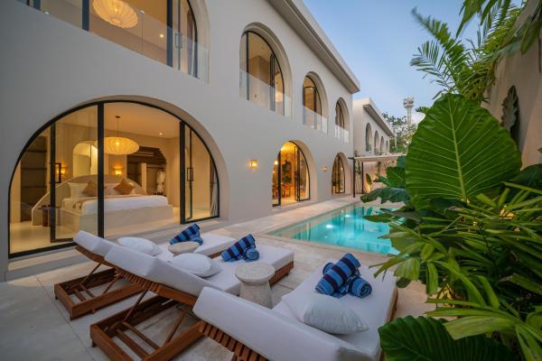 Villa Padang Senang - Tropical Luxe 3BR, Short Walk to the Beach, Rezervovat  Bali hotely s bazénem, Bazén