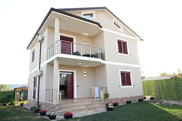 Fly Rooms, Rezervovat  Krujë Durres County