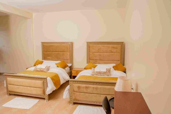 Pekasa Palace Hotel, Rezervovat  Western Uganda hotely s parkováním, Parkování