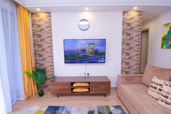 beautiful living two bedroom apartment with heated swimming pool fully furnished gym children playing ground ample parking space and unbeatable scenic city views, Rezervovat  Nairobi hotely s parkováním, Parkování