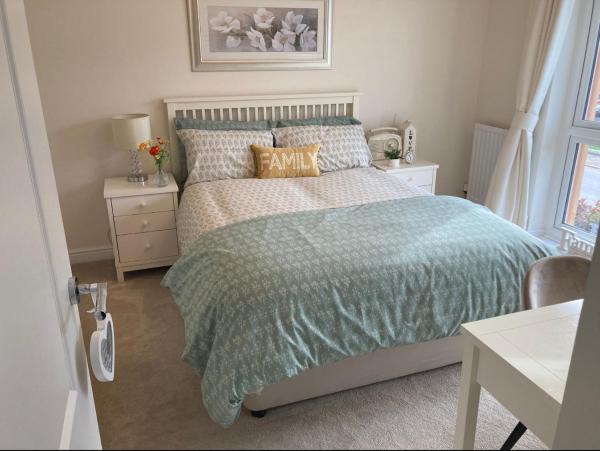 Room near M4, Great Western Hospital, Rezervovat  Swindon Wiltshire