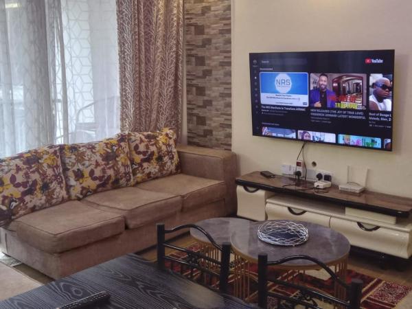 Affordable living two bedroom apartment with fully equipped gym ample parking space heated swimming pool children playing ground and amazing scenic views, Rezervovat  Nairobi Hotely...