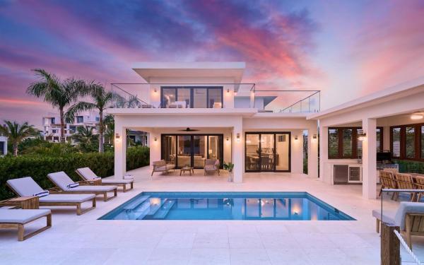 Sunny Bay Estate Villa 4 Bedroom Waterfront, Rezervovat  Providenciales Ostrovy Turks a Caicos