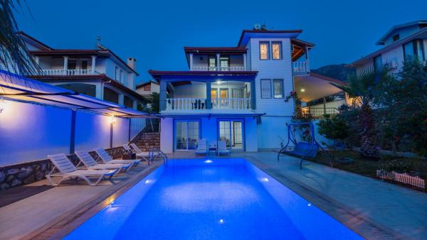 Villa Gunes, Rezervovat  Hotely v Fethiye Area s bazénem, Bazén