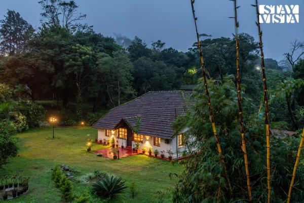 The Fig Tree Villa by VEO - Part of StayVista, Rezervovat  Madikeri 