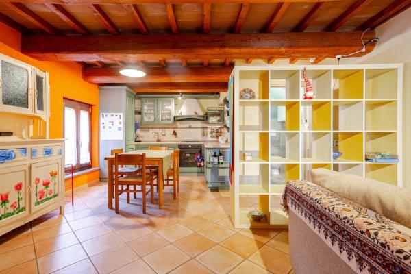 Filocase Pink Village House, Rezervovat  Colle Umbrie