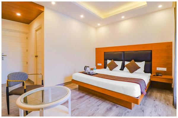 HOTEL NEW AURA PALACE Near Mall Road - All Rooms Hygiene and Spacious - The Best Hotel with Mountain Views, Rezervovat  Mussoorie Uttarakhand