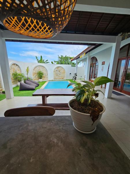 Whanau Aha Seseh Villa 2, Rezervovat  Cemagi hotely s bazénem, Bazén