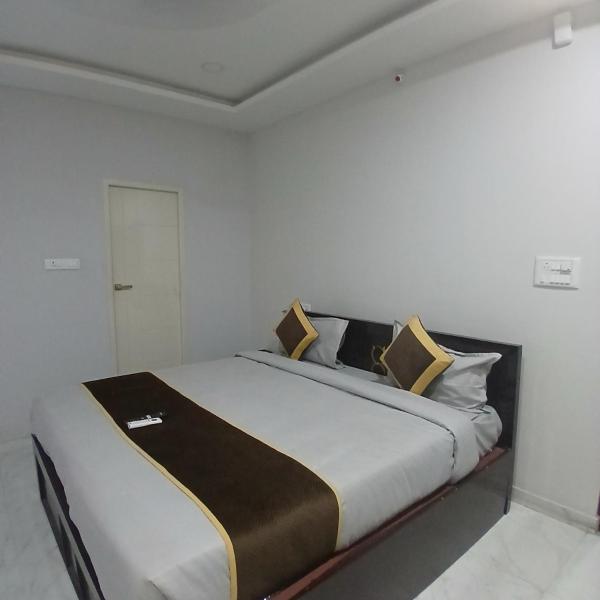 Hotel Redmoon Plaza, Rezervovat  Bangalore Bangalore