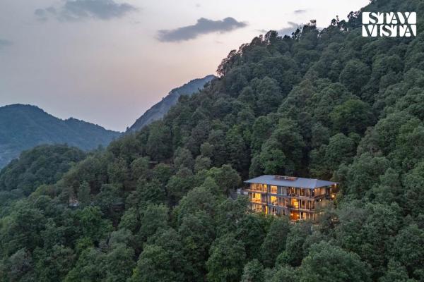 StayVista at Cliffbourne with Bonfire, BBQ, Rezervovat  Mussoorie Uttarakhand