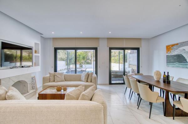 Magnus Villa, Rezervovat  Tala hotely s parkováním, Parkování