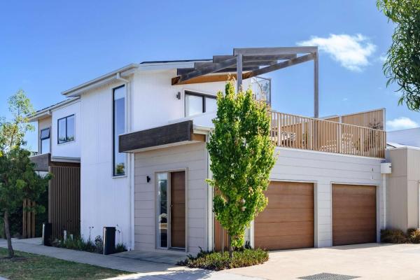 Blue Horizon Villa - Sun-Drenched Terraces and Ocean Views, Rezervovat  Victoria hotely s parkováním, Parkování
