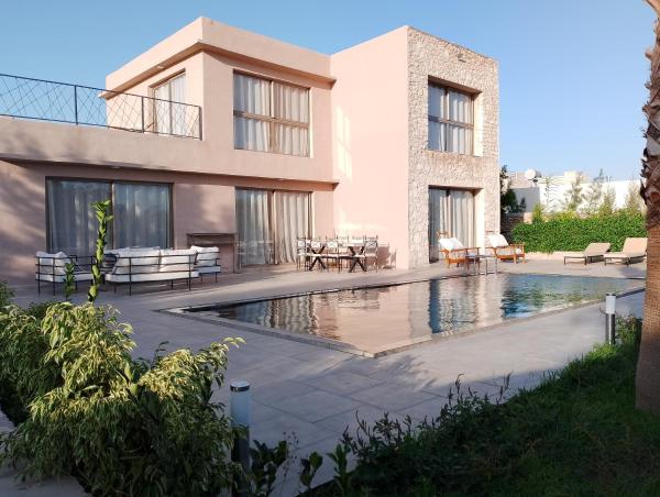 Villa Moderne avec Piscine Privée et Jardin, Rezervovat  Marrakech-Tensift-Haouz hotely s bazénem, Bazén