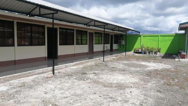 Cabinas Lawson, Rezervovat  Hotely v Puntarenas s parkováním, Parkování