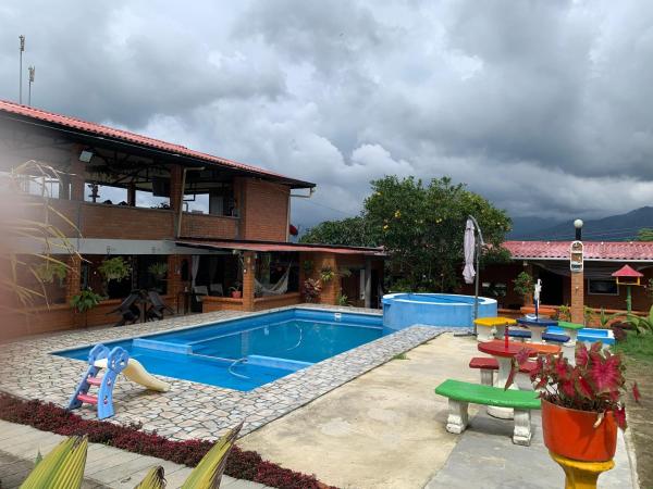 Villa Pospon, Rezervovat  Hotely v Buga s bazénem, Bazén