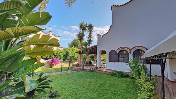 Villa Irma Circeo Villaggio del Sisto, Rezervovat  Hotely v Lazio s parkováním, Parkování