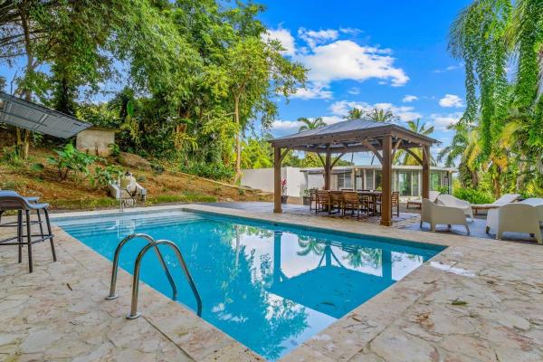 Unique Rainforest Villa, Pool Modern Comforts, Rezervovat  Río Grande 