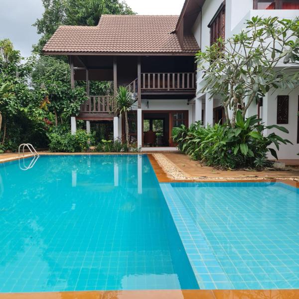 Clear Water Pool Villa, Rezervovat  North-Eastern Thailand hotely s bazénem, Bazén