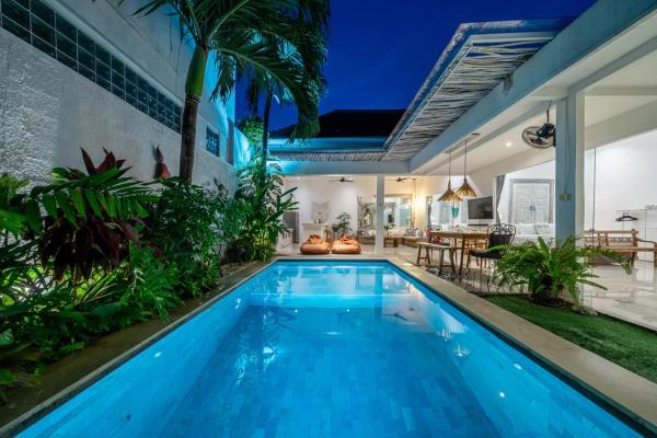 Villa GR888 - Central Seminyak 3BR Pool Villa - Walk to Beach and Eat Street, Rezervovat  Bali hotely s bazénem, Bazén