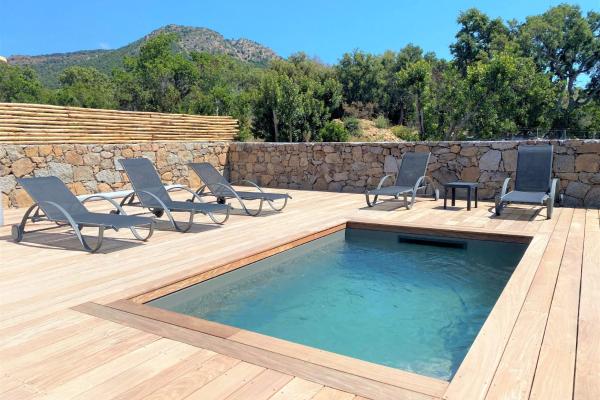 Villa Oliu Di Santa Lucia, Rezervovat  Korsika hotely s bazénem, Bazén