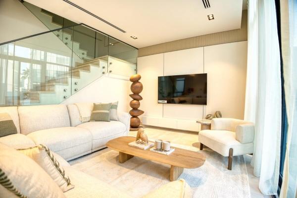 Luxury 3BR Villa with Maid Room & Private Beach Access, Rezervovat  Rás al-Chajma 