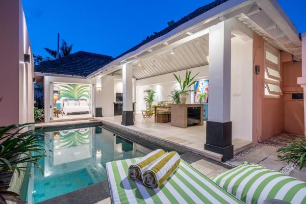 Ocean Two 1BR Villa Honeymoon Seminyak, Rezervovat  Bali hotely s bazénem, Bazén