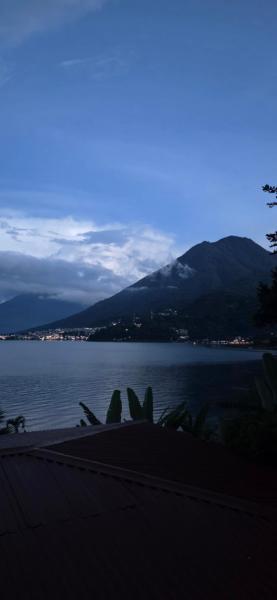 La casa del tío, Rezervovat  San Juan La Laguna Lake Atitlán
