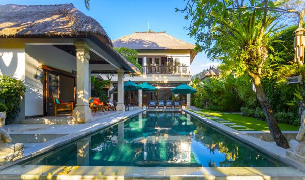 4-Bedroom Villa - Large swimming pool - Ideal place for friends and families, Rezervovat  Bali hotely s bazénem, Bazén