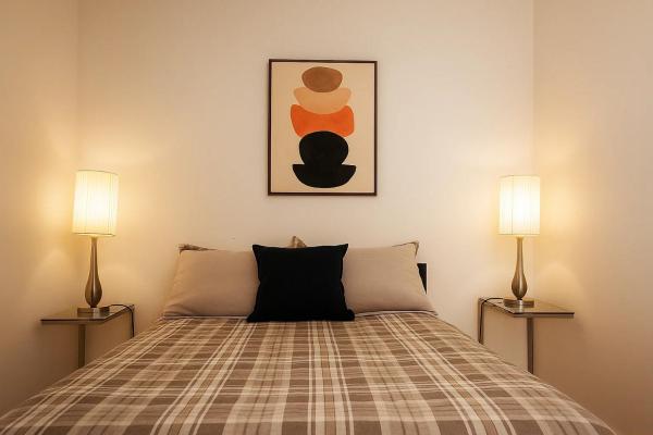Downtown Private Room & Workspace Metros Sherbrooke & Berri! Fast Wifi!, Rezervovat  Montreal Quebec