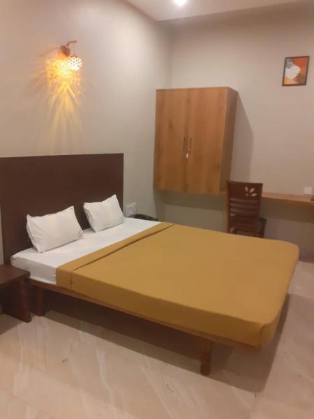 Hotel Sudarsh Deluxe, Rezervovat  Satara 