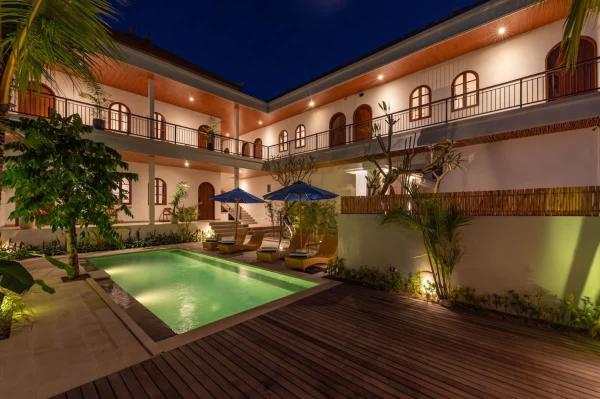 Casa Del Canggu Villa 23 - 9 bedroom, Rezervovat  Pererenan hotely s bazénem, Bazén