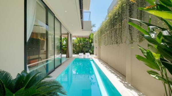 Loona Palm Villa Seseh by Villa Finder, Rezervovat  Cemagi hotely s bazénem, Bazén