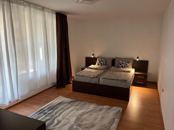 Casa Raicu, Rezervovat Hotel Ploieşti 