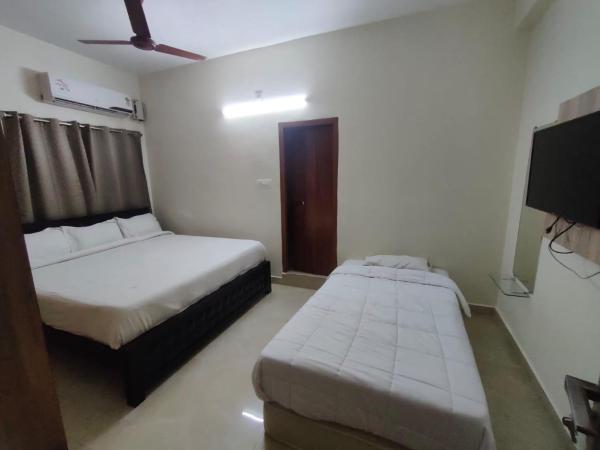 PARADISE HOMESTAY Behind Srinivasam Complex TTD Ticket Counter Near BusStand And Railway Station, Rezervovat  Tirupati Andhra Pradesh