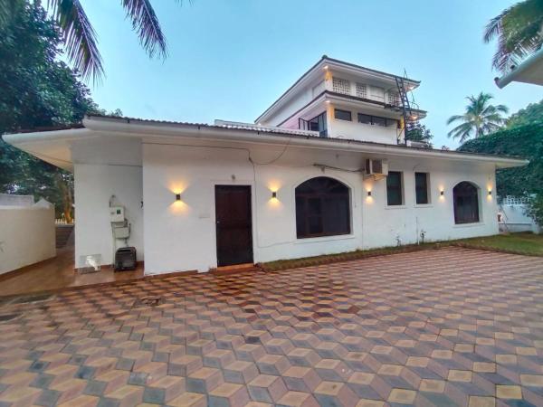 Villa Portuguesa 5 bhk calangute, Rezervovat  Goa hotely s parkováním, Parkování