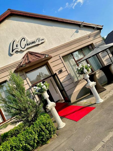 Le Charme Hostel, Rezervovat  Muntenia hotely s parkováním, Parkování