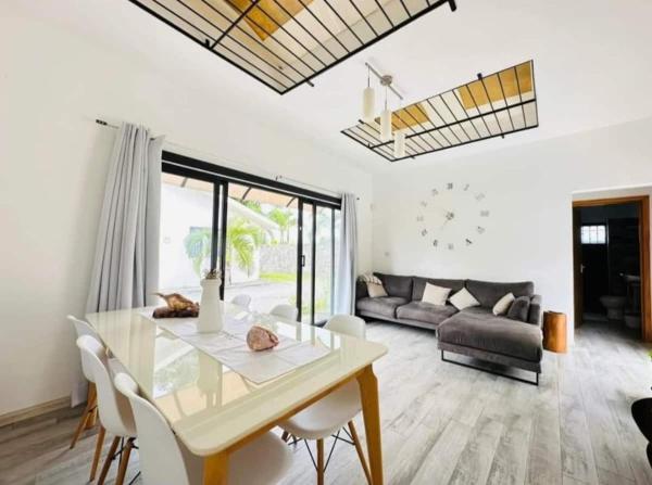 New! 3-Bedroom Private Pool Villa in Grand Baie, Rezervovat  Mauritius North Coast hotely s bazénem, Bazén