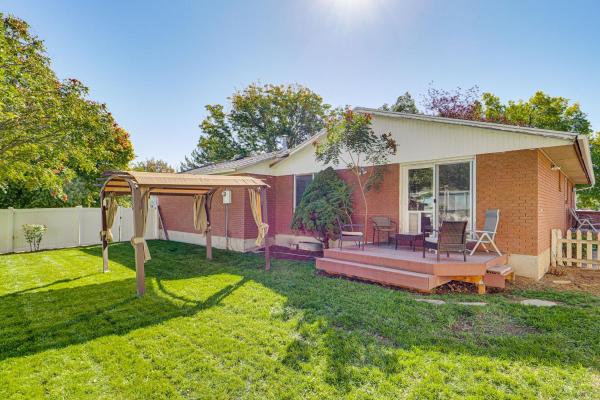 2 Mi to Gardner Village Family Gem with Fenced Yard, Rezervovat  West Jordan Salt Lake County