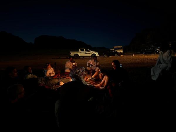 Fire bedouin camp, Rezervovat  Wadi Rum Akaba