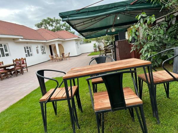 ArushaWest Hotel, Rezervovat  Arusha hotely s parkováním, Parkování