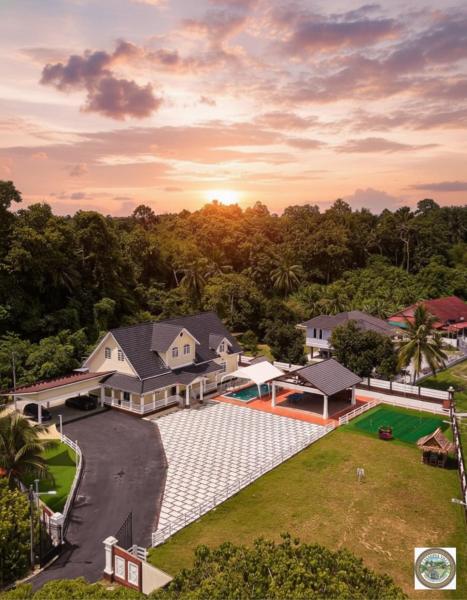 Casadina Villa Homestay, Rezervovat  Pasir Mas hotely s bazénem, Bazén