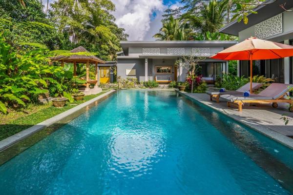 Petulu Villa, Rezervovat  Bali hotely s bazénem, Bazén