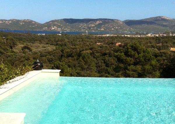 Villa 8 pers vue180 golfe de Porto Vecchio, Rezervovat  Korsika hotely s bazénem, Bazén
