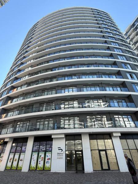 Rihlaa aprt E1212, Rezervovat  Itʼkhvisi hotely s bazénem, Bazén